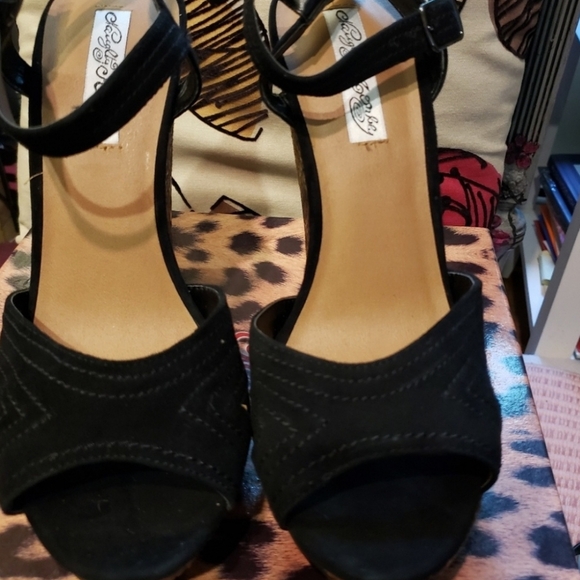 Naughty Monkey Chunky Snake Heel *NIB* - Picture 2 of 4